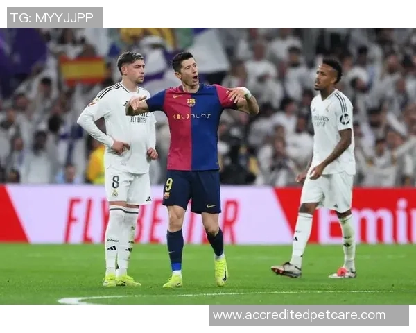 巴萨发布本赛季第四球衣：问候20年前在伯纳乌3-0打败皇马